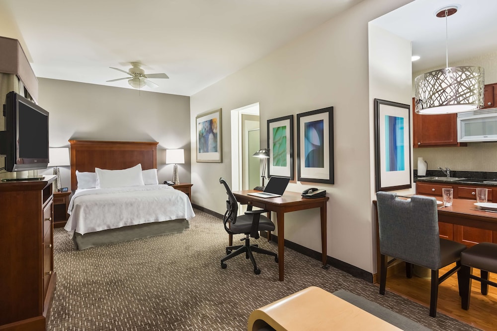 Studio, 1 Queen Bed, Accessible, Bathtub - Photo 3