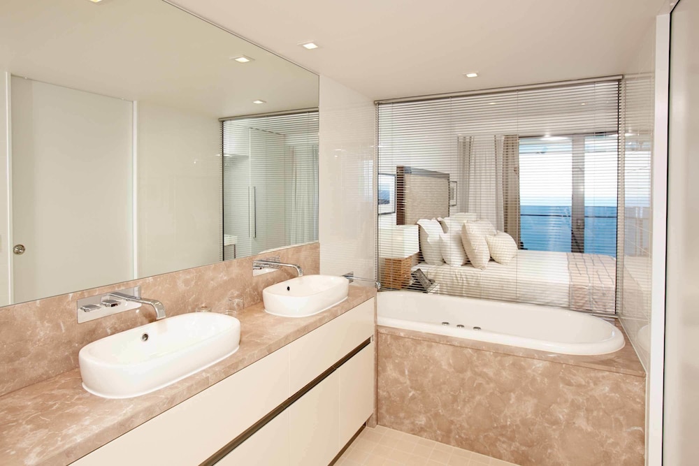 2 Bedroom Sky View Apartment - Photo 3