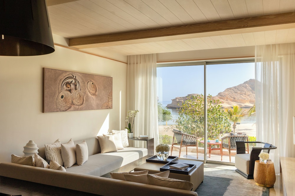 Villa, 4 Bedrooms (Ocean, with Garden and Pool) photo 2