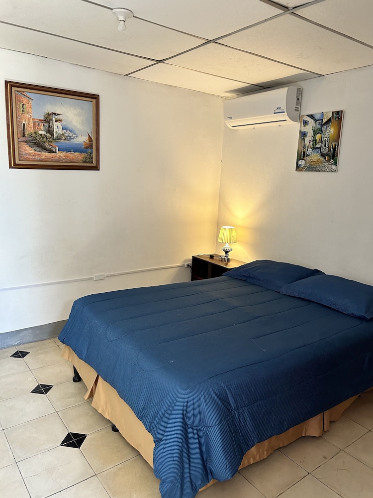 Standard Room (Double with Shared Bathroom) photo 1