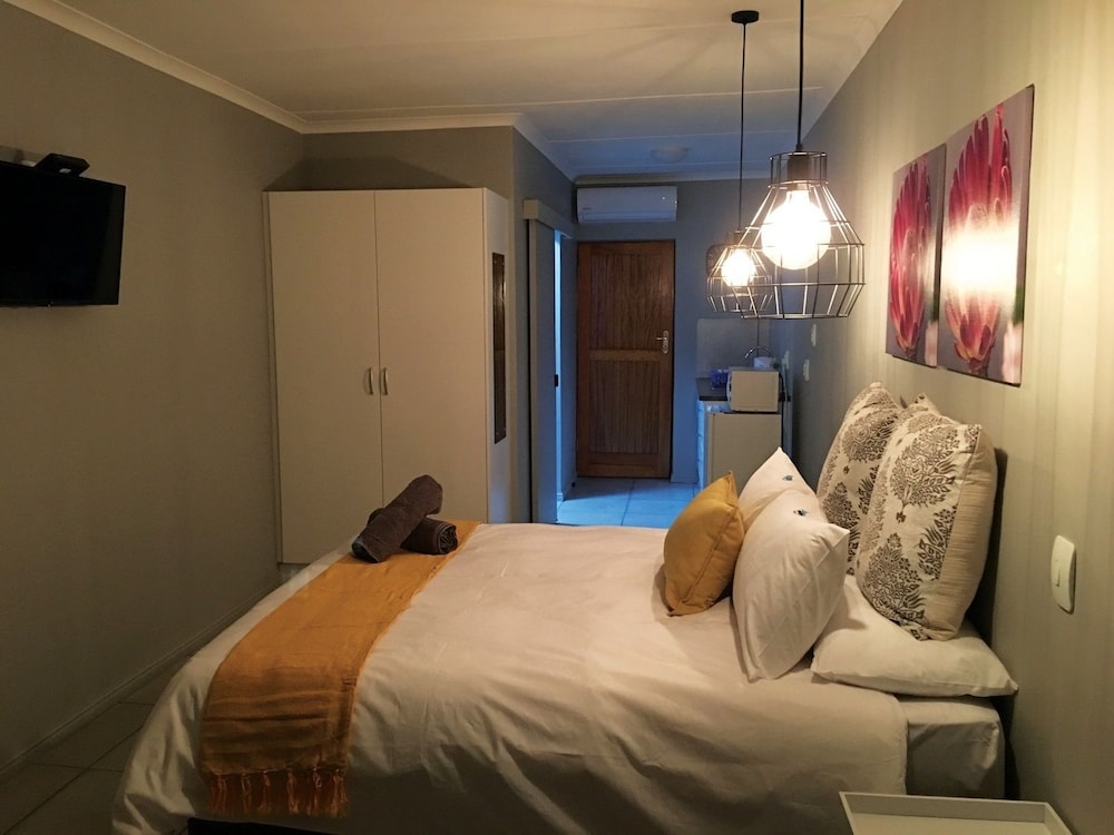 Basic Double Room photo 2