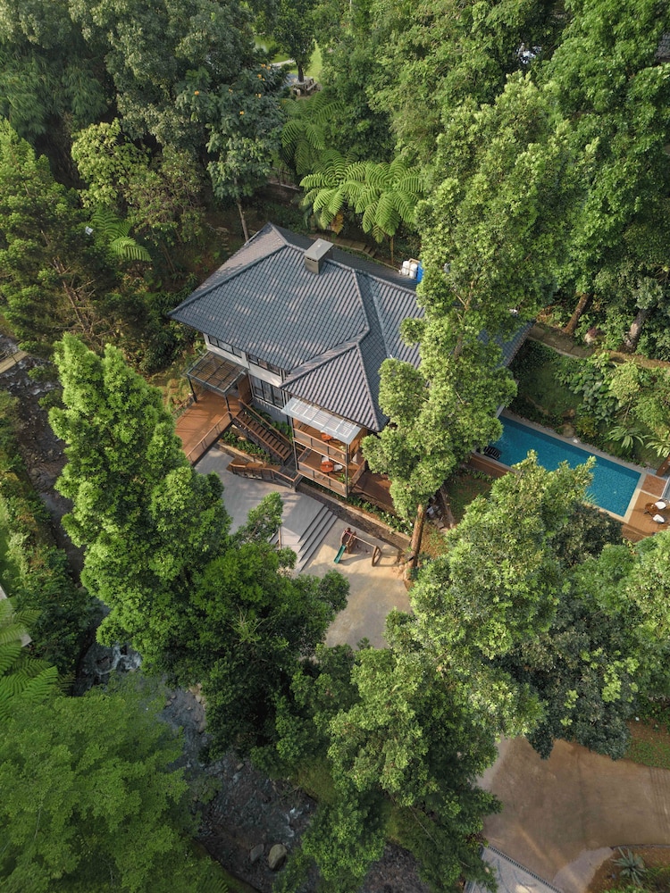 5 Bedrooms Kalyana Residence photo 1