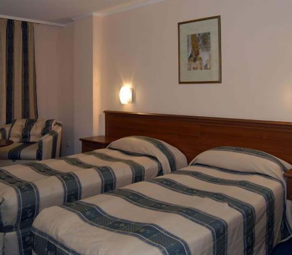 Double or Twin Room (Free Wifi, Fitness & Steam Bath) photo 2