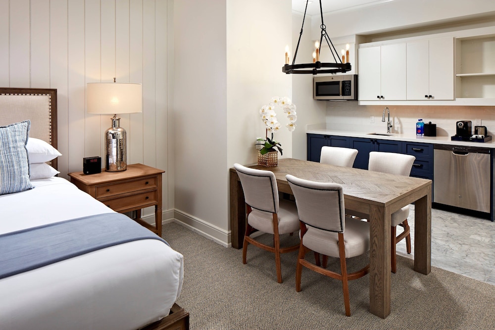 Suite, 1 King Bed with Sofa bed, Balcony, Oceanfront - Photo 9