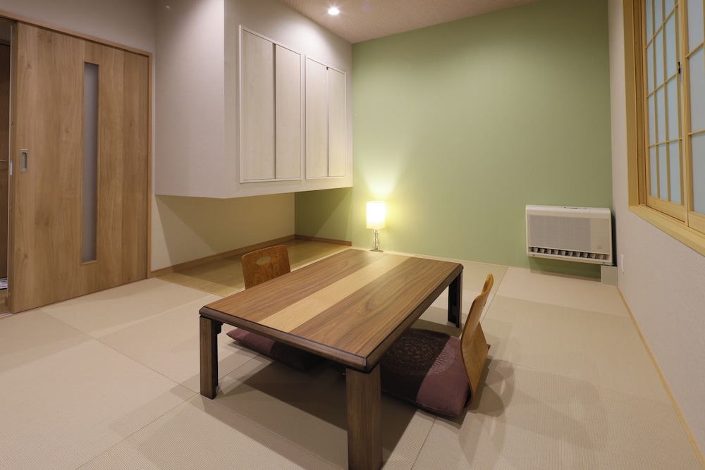 Japanese-style room with shared bathroom photo 2