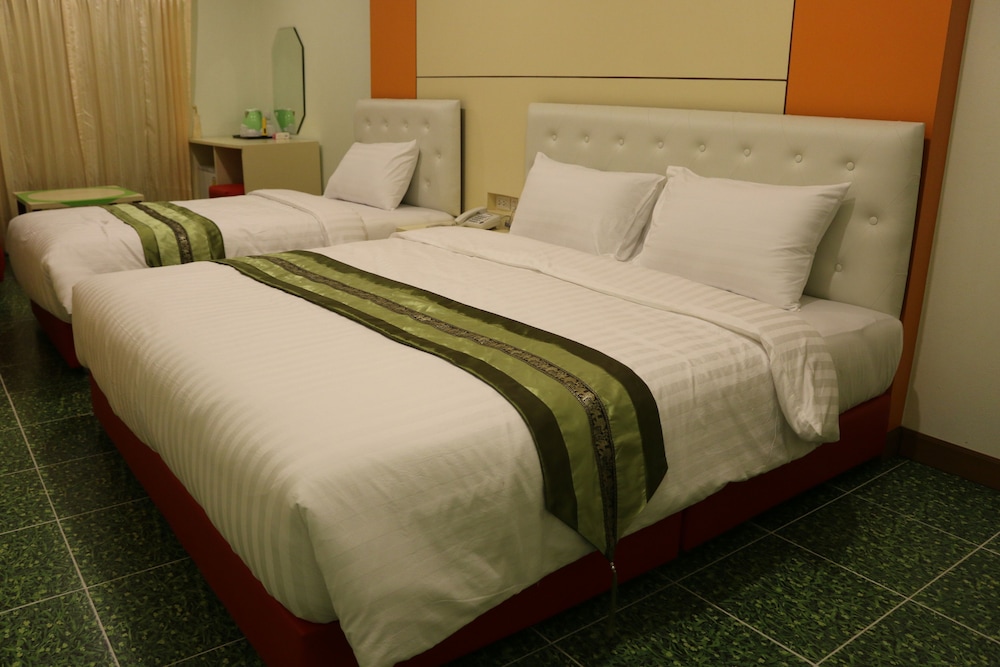 Standard King Bed photo 3
