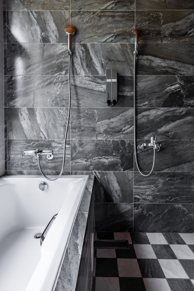 Superior Quadruple Room, Bathtub photo 3