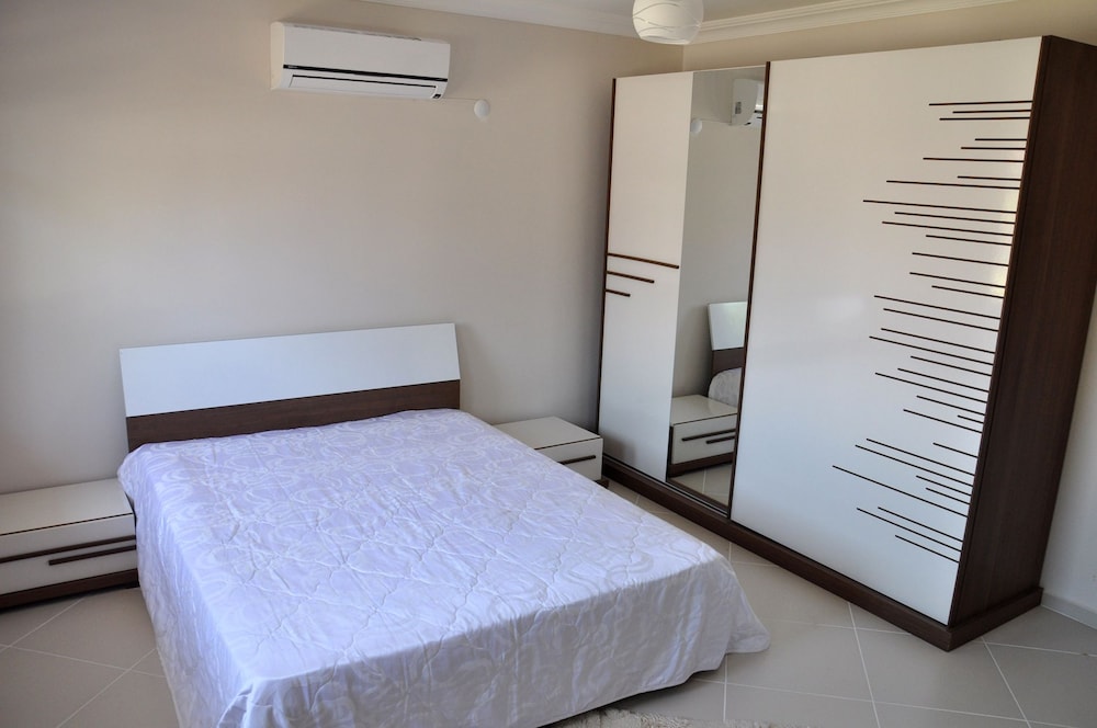 Villa photo 1