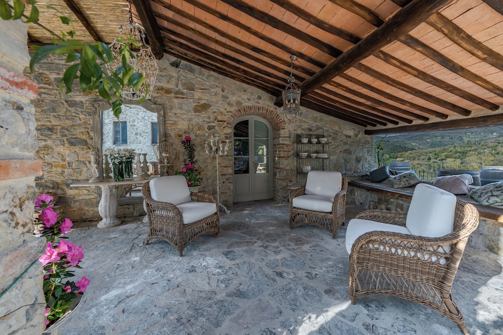 Villa photo 3