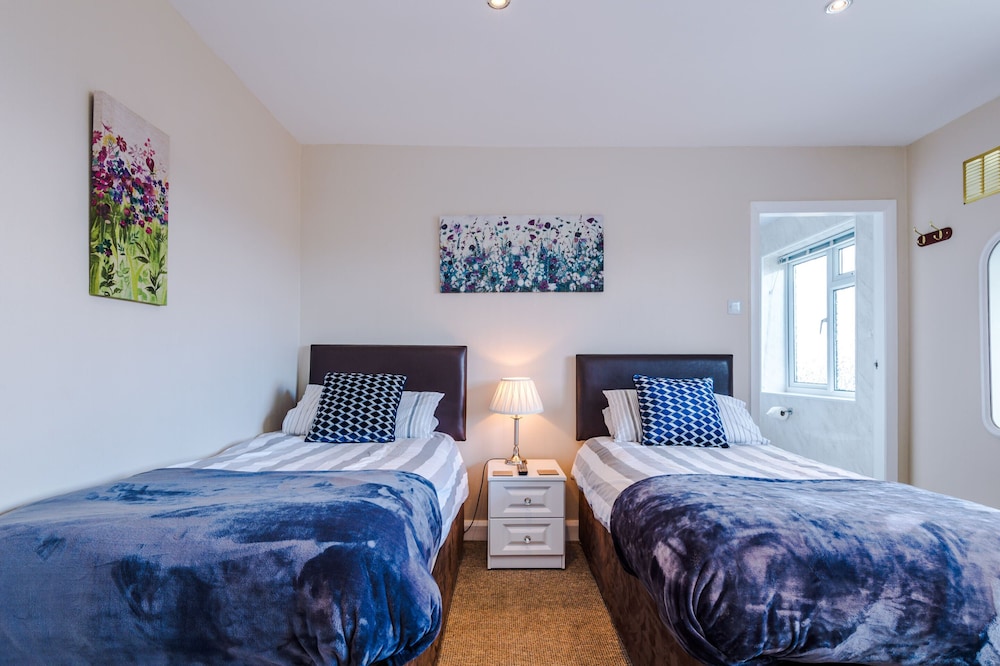Premium Twin Room, Ensuite photo 2