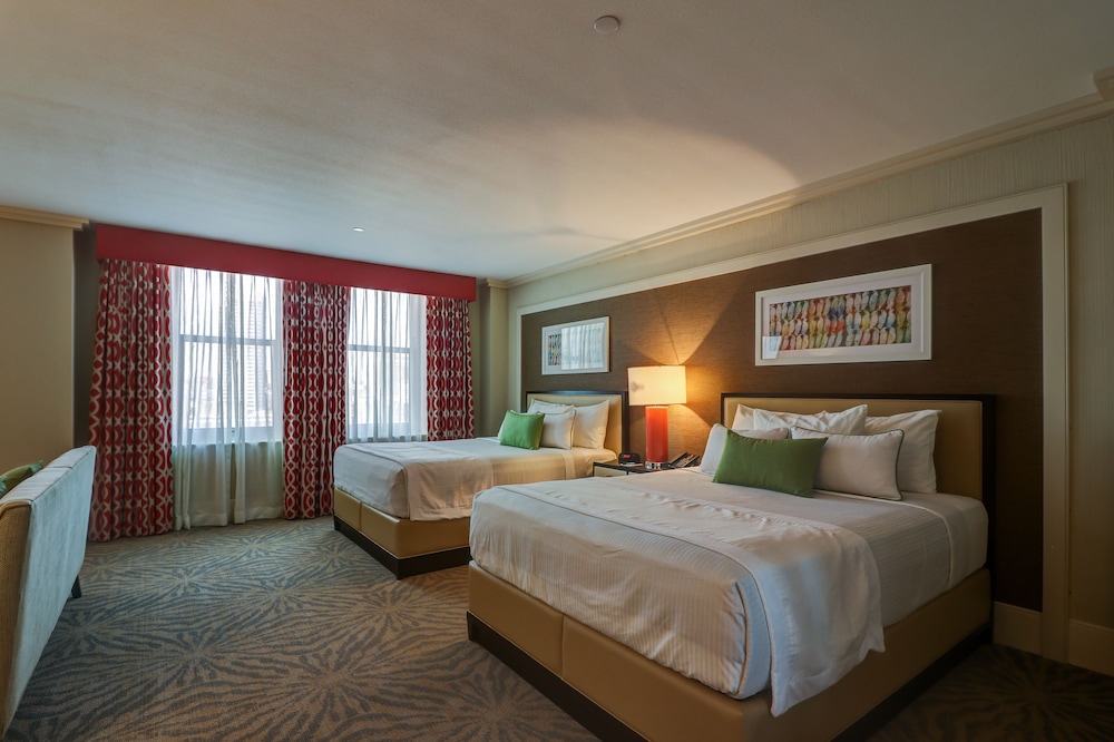 Deluxe Room, 2 Queen Beds - Photo 4