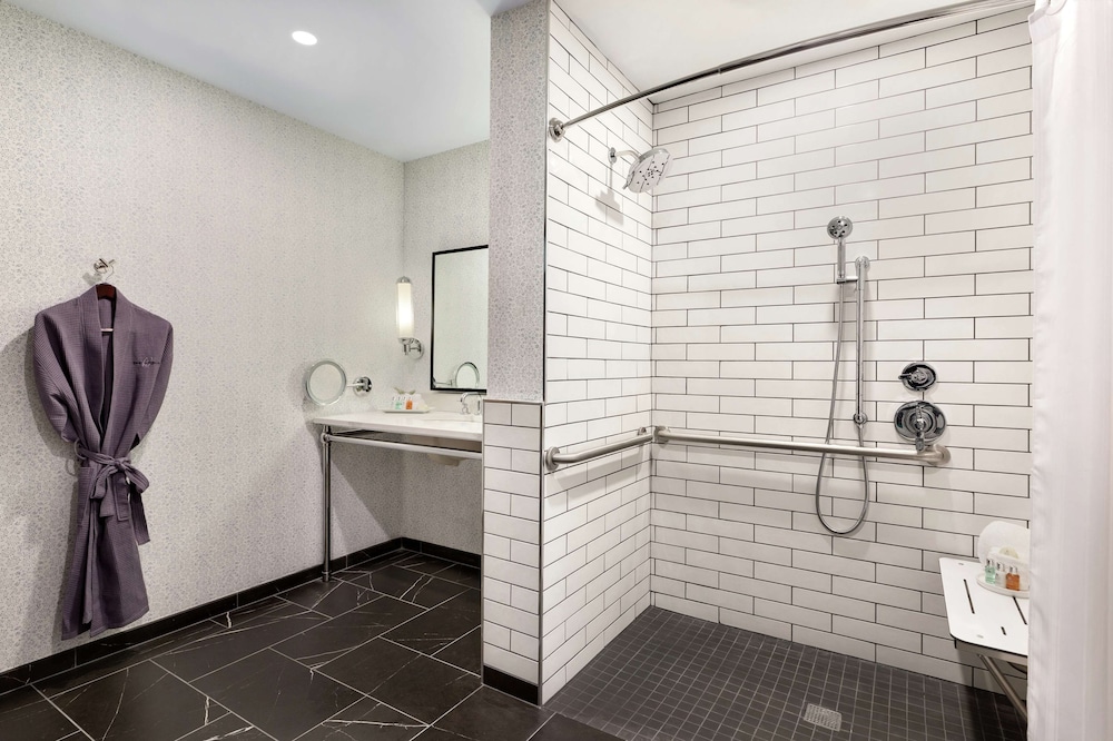 Room, 2 Queen Beds, Accessible - Photo 7