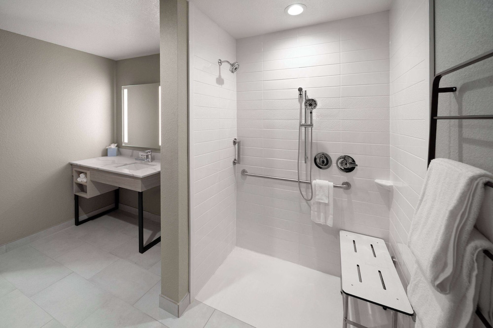 Hawthorn Extended Stay by Wyndham DeSoto, Photo 3