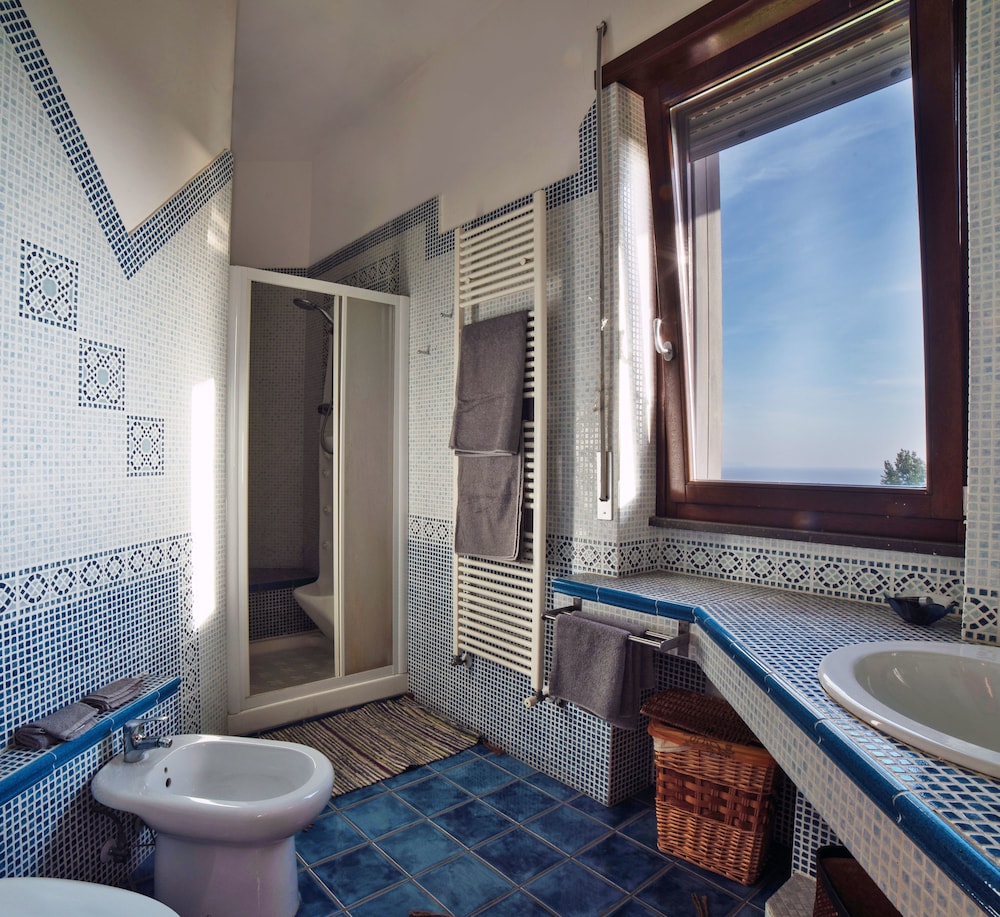 Double or Twin Room, Balcony, Sea View photo 2