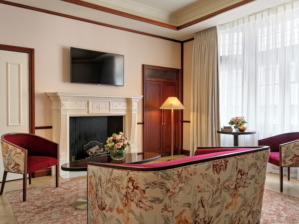 Suite (Master Main House) thumbnail 6
