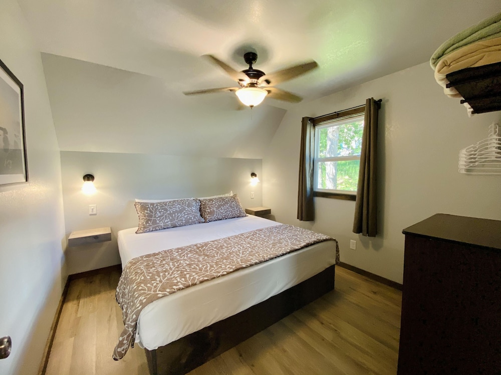 Family Cabin, 1 Bedroom, Private Bathroom (F-116) photo 3
