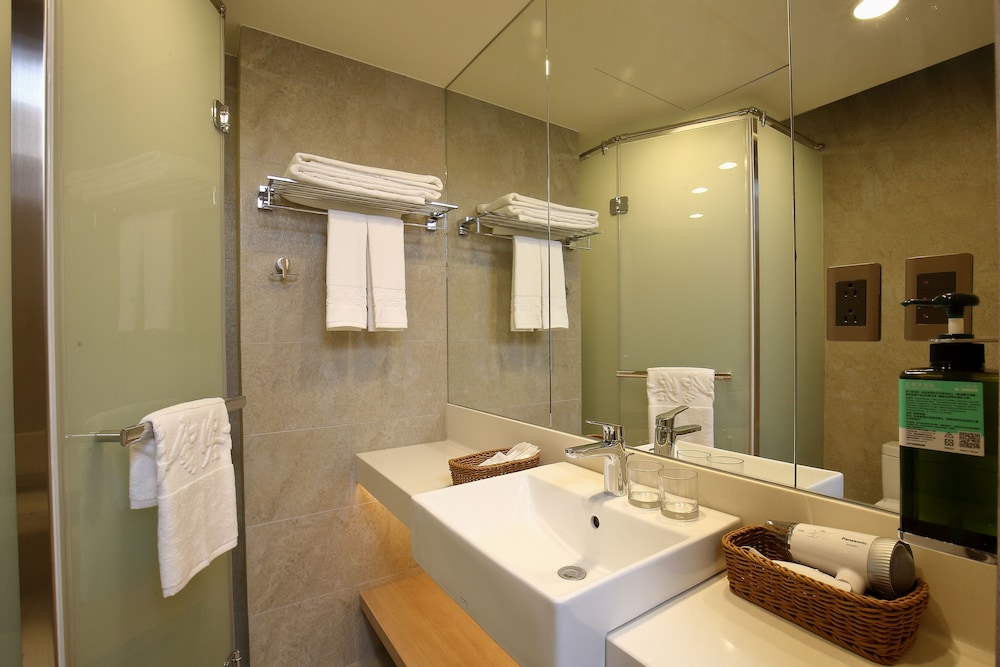 Green Twin Room (Disposable items are not provided) photo 3