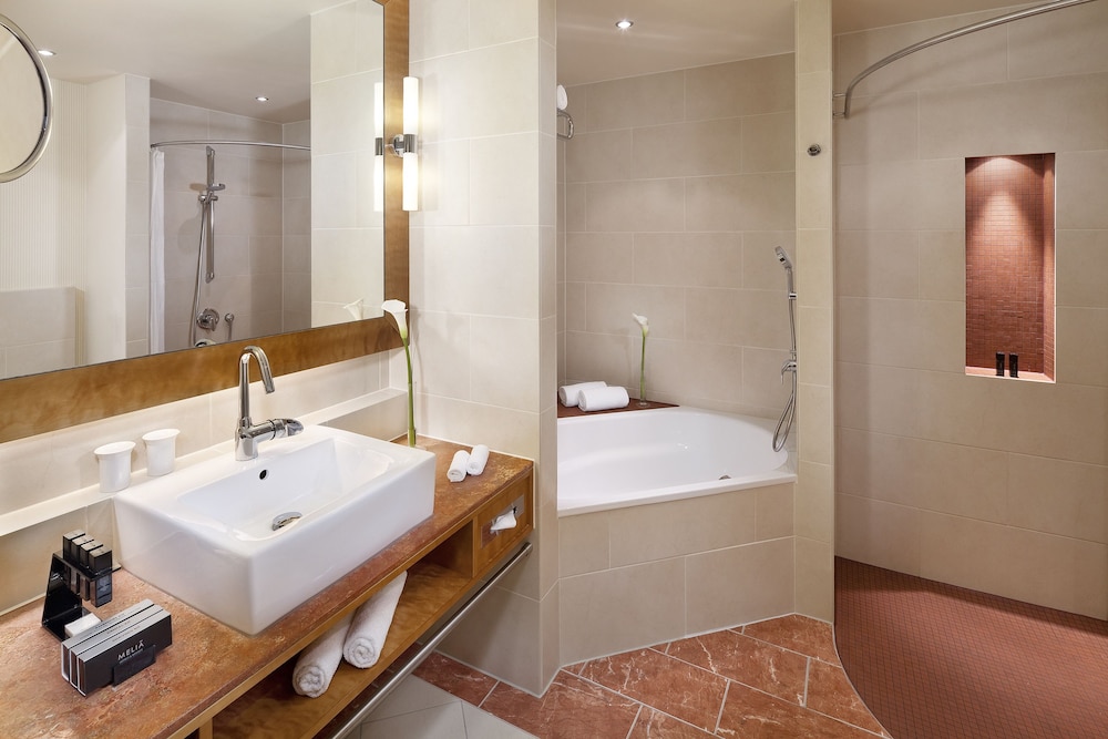 Family Junior Suite (Level, Executive Lounge Access, 2+2) thumbnail 5