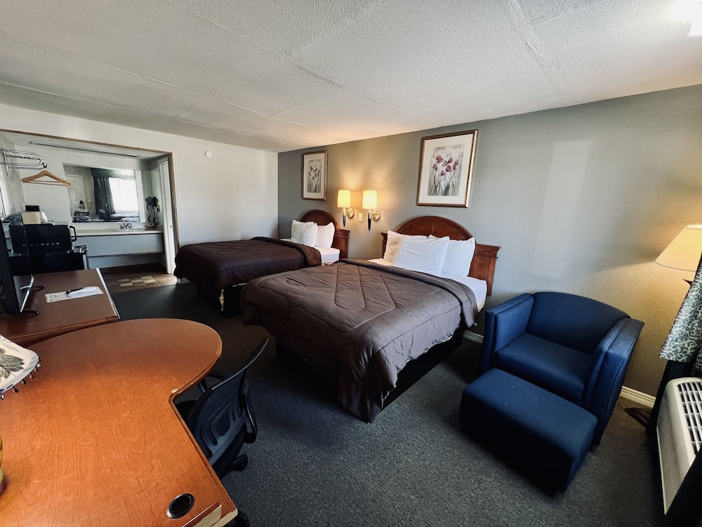 Standard Room, 2 Queen Beds, Smoking photo 1