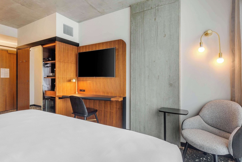 Suite, 1 King Bed, Non Smoking