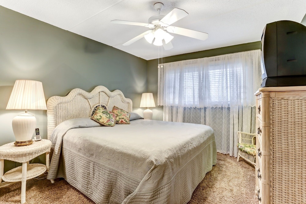 Condo, 2 Bedrooms