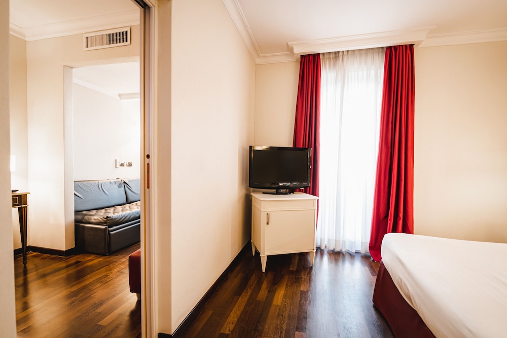 Deluxe Suite 2 Connecting Rooms photo 2