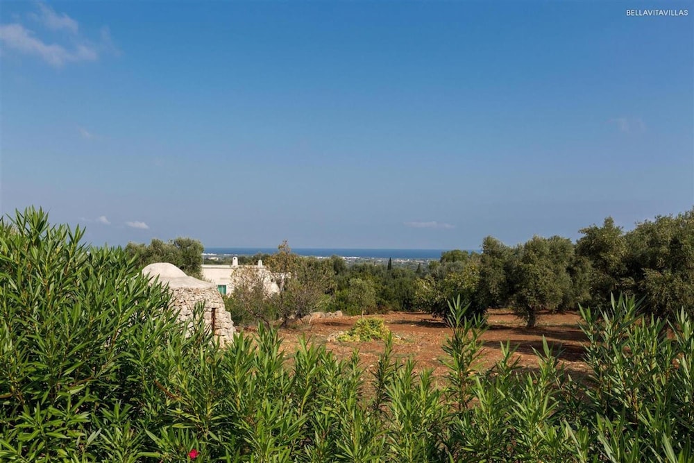 Villa photo 2