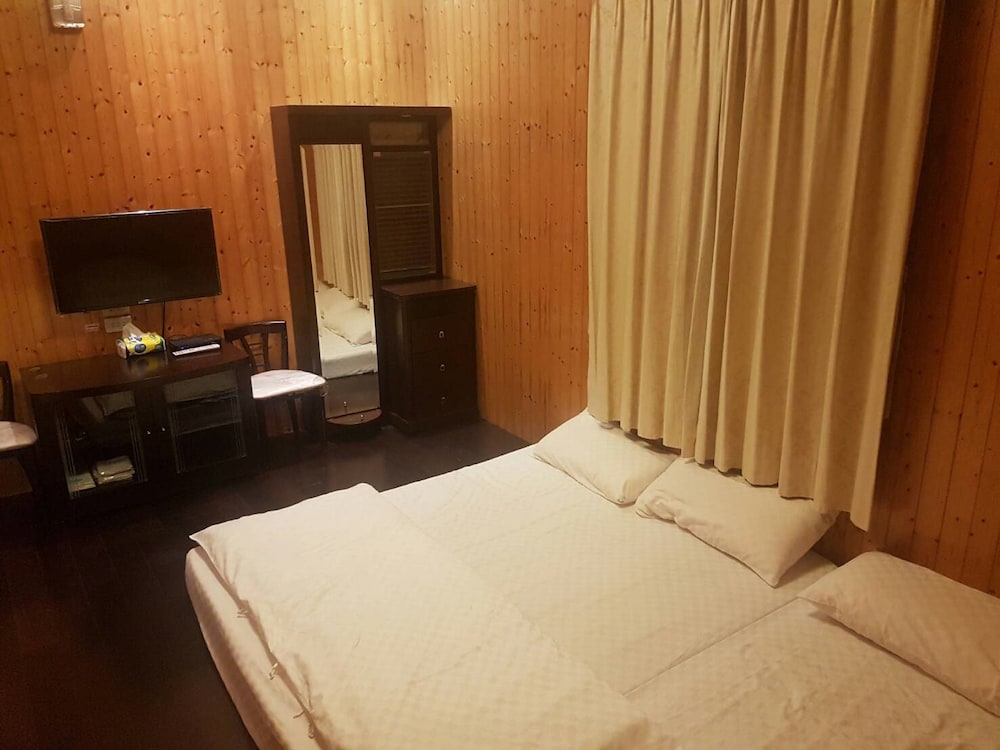 Economy Quadruple Room photo 3