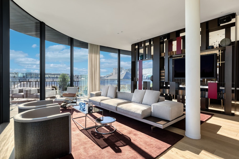 Suite, 1 Bedroom, Balcony (View) - Photo 2