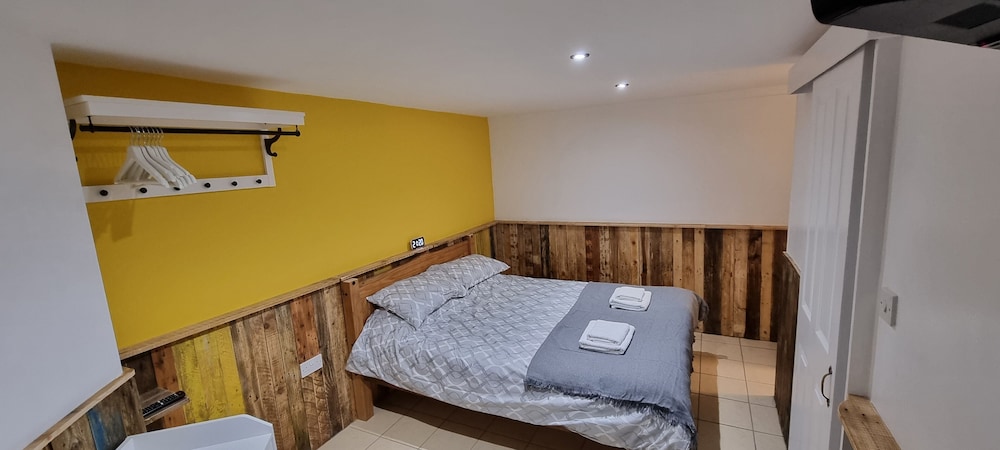 Deluxe Double Room, 1 King Bed, Non Smoking, Pet Friendly photo 2