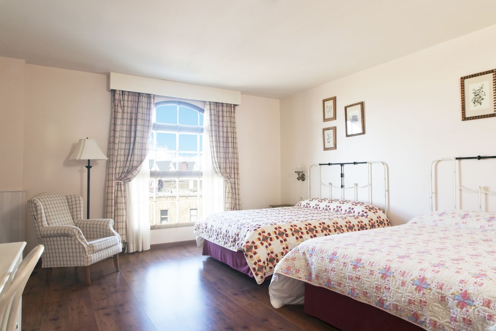 Standard Room, 4 adults (Port Aventura tickets & 1 Ferrari Land ticket)