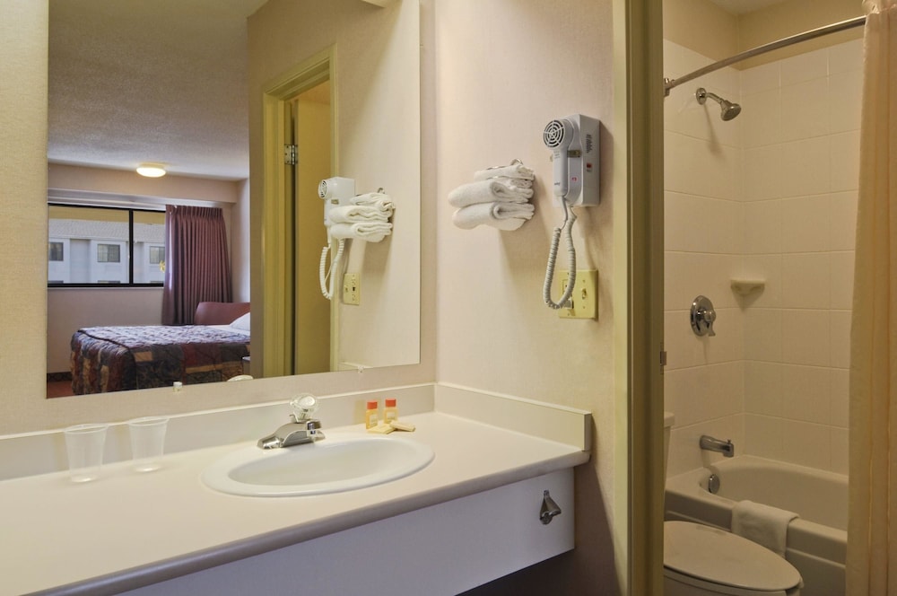 Room, 2 Double Beds, Non Smoking - Photo 3