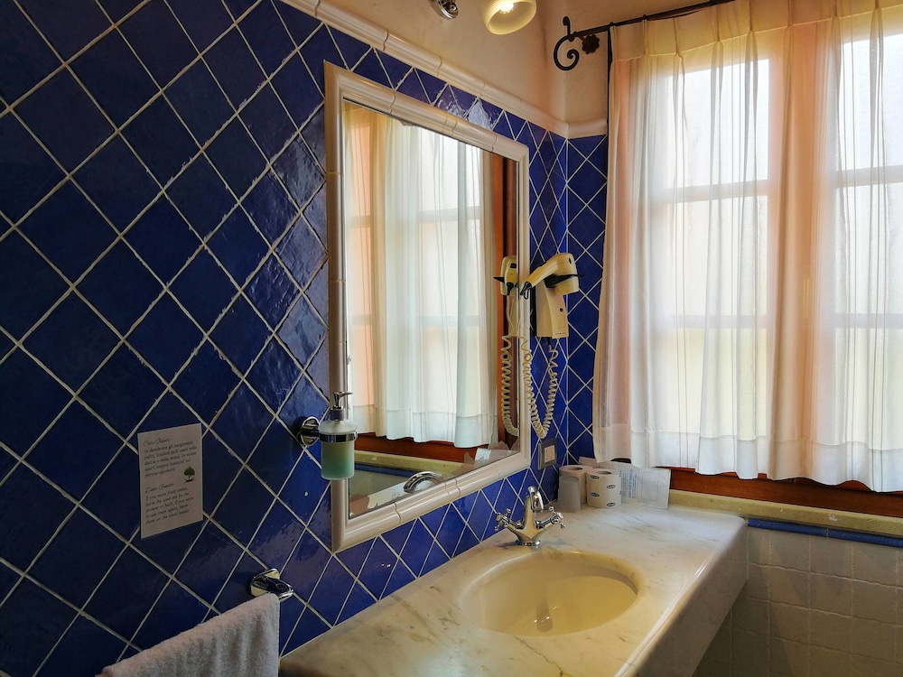 Double Room - Photo 12