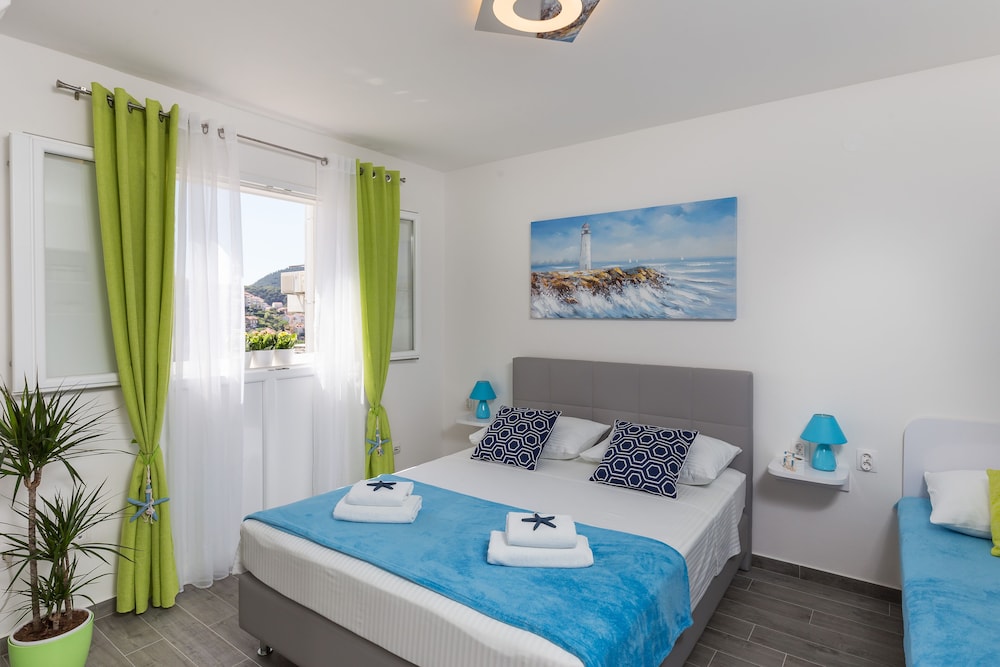 Studio (Studio Apartment with City View)
