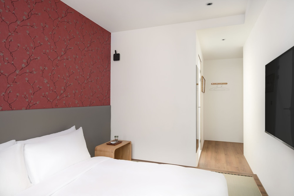 Japanese Guest Room - Photo 8