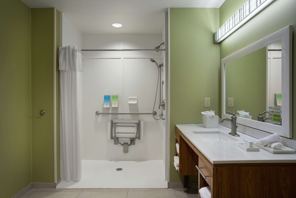 Suite, 1 King Bed, Accessible, Non Smoking (Roll-in Shower)