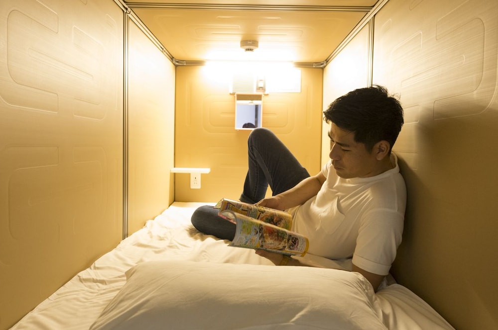 Shared Dormitory, Men Only, City View