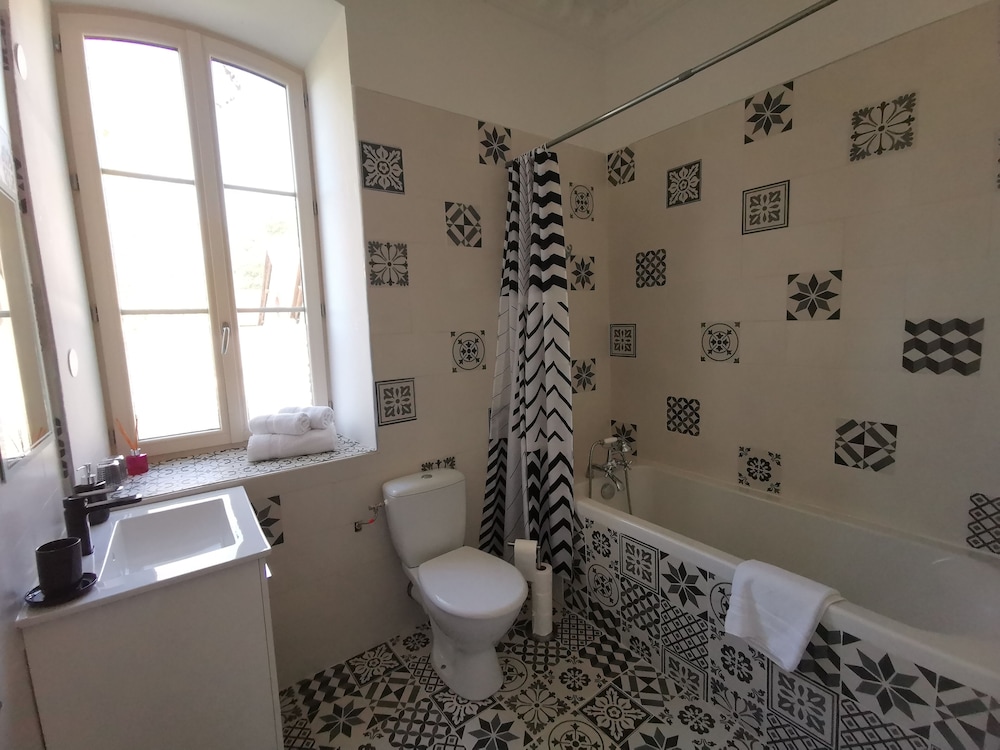 Family Room - Photo 2