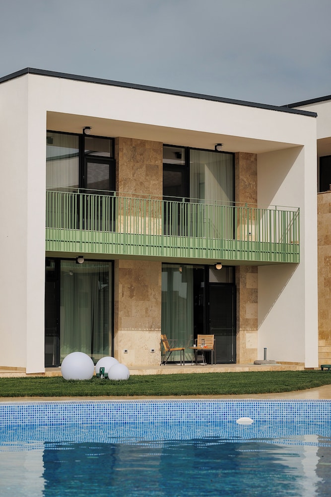 Luxury Studio, Multiple Beds, Private Bathroom, Pool View photo 3
