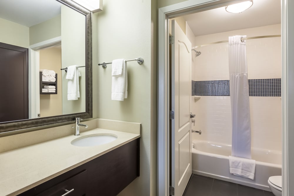 Studio Suite, 1 King Bed, Accessible Bathtub, Kitchen (Mobil, Tub)
