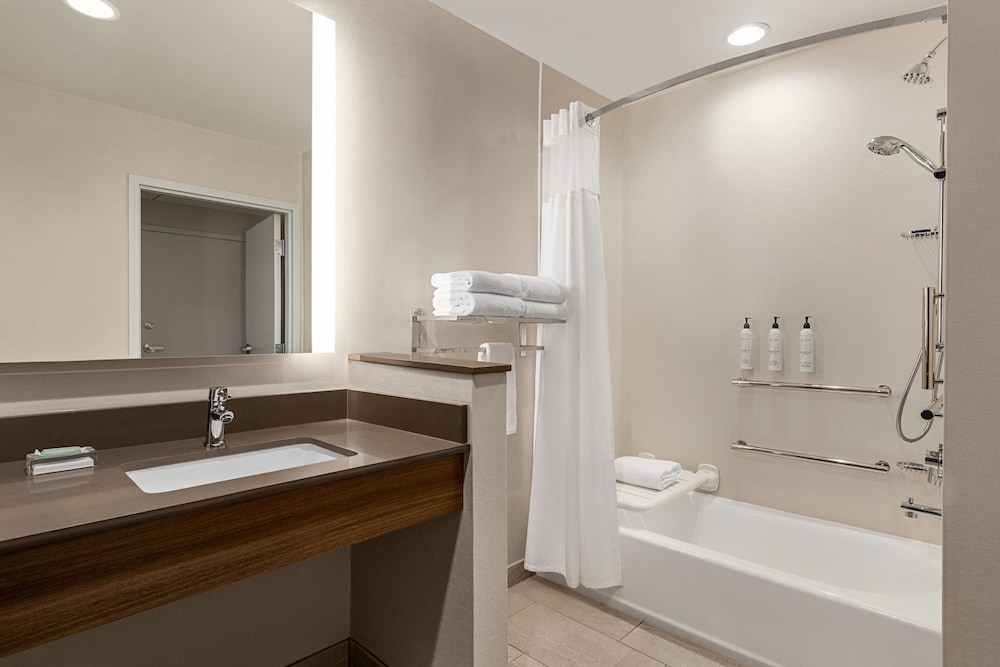 Room, 2 Queen Beds (Mobility Accessible, Tub) - Photo 5