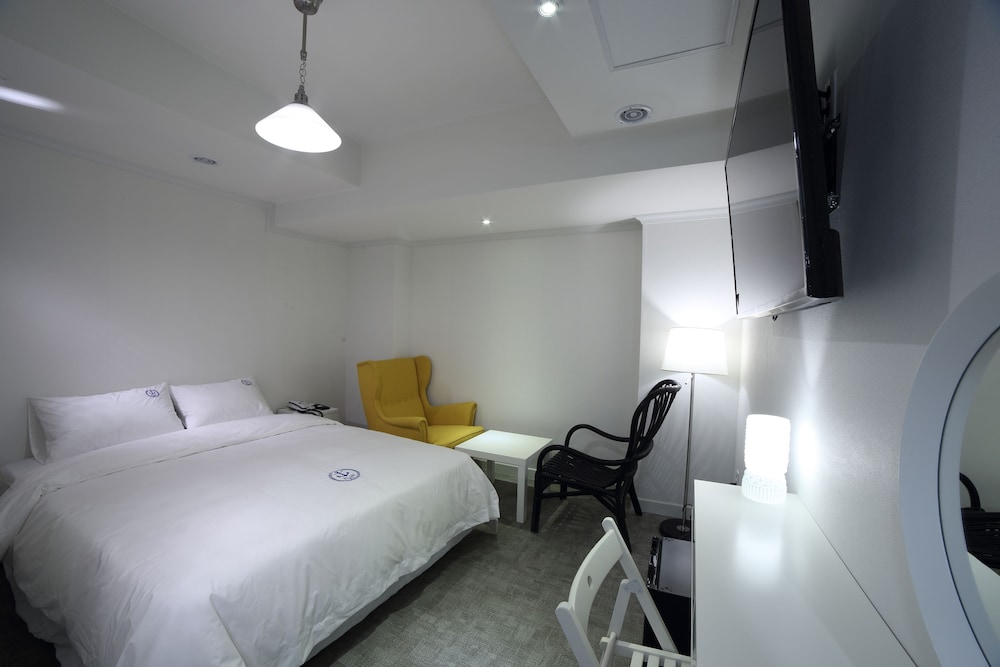 Deluxe Double Room (Base pax 2, Parking)