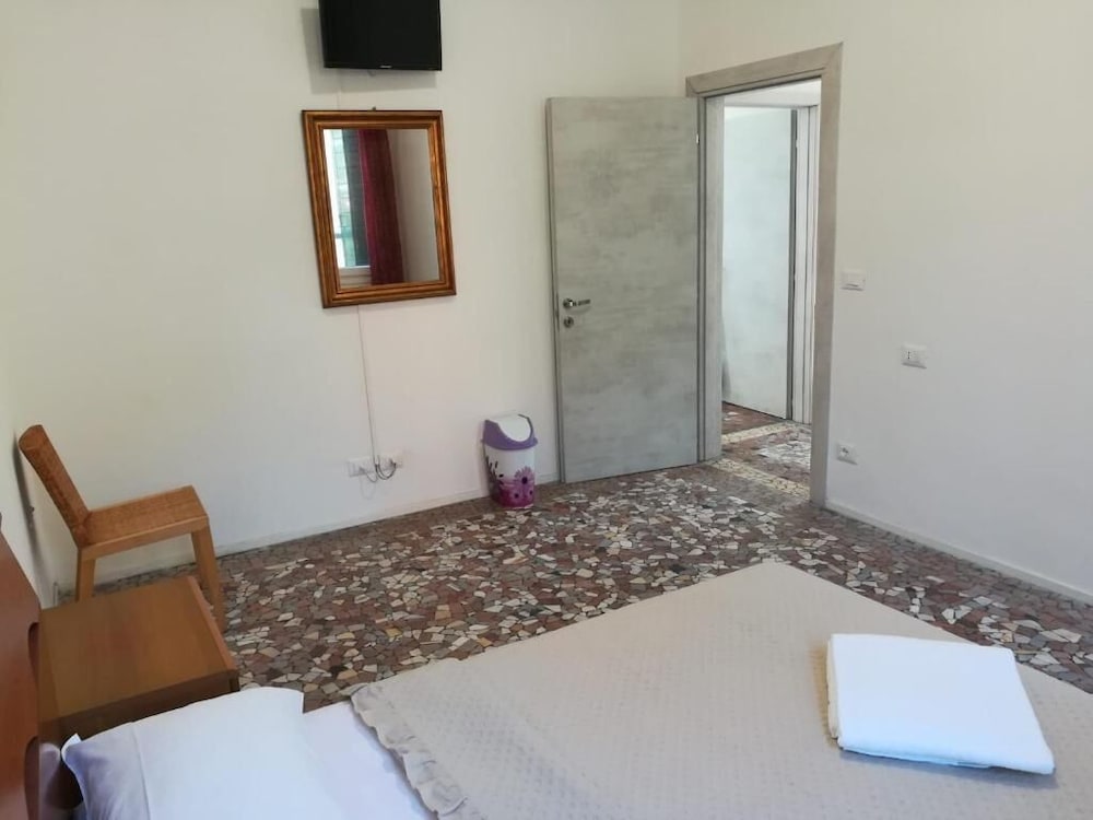 Standard Double Room photo 3