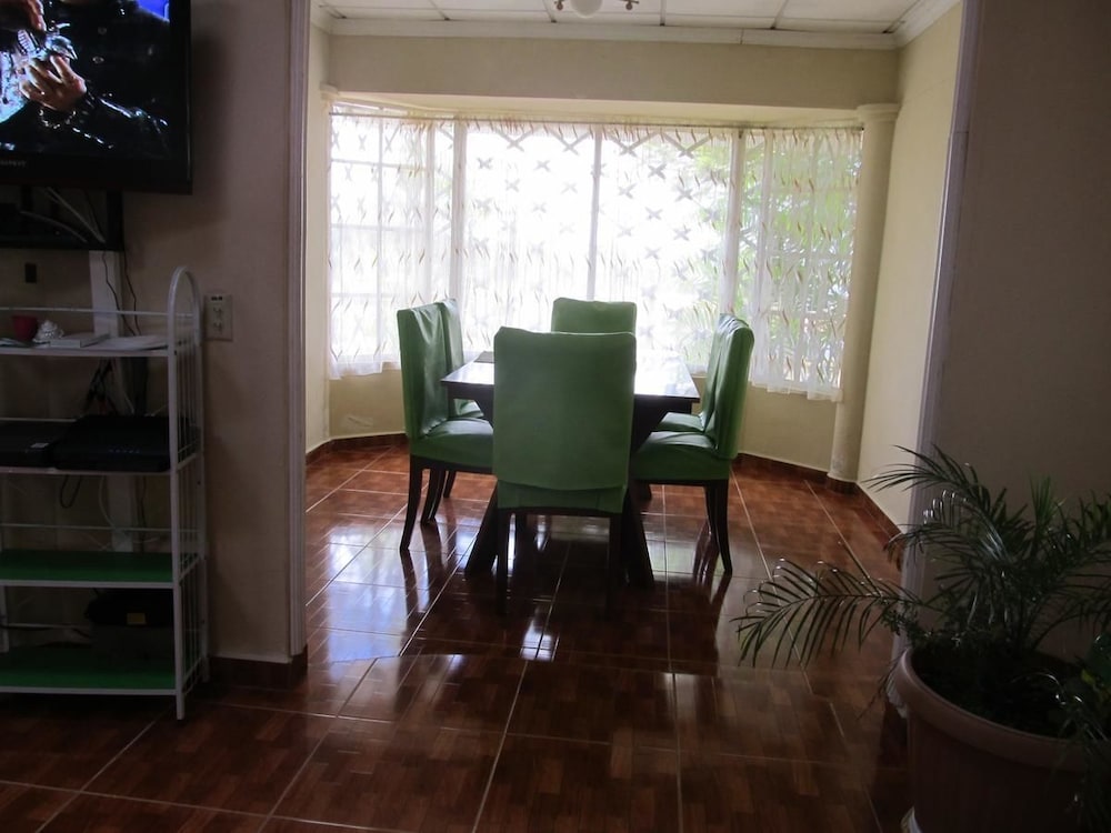 House, 3 Bedrooms photo 3