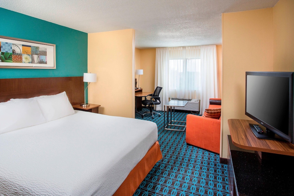Executive Suite, 1 King Bed with Sofa bed (Mobility/Hearing Accessible, Tub) photo 3
