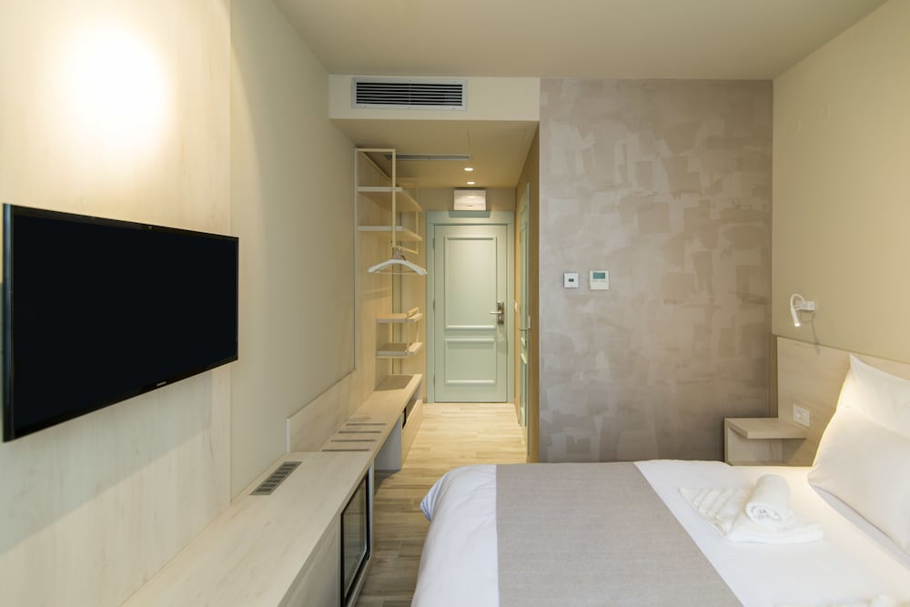 Economy Double or Twin Room, 1 Queen Bed