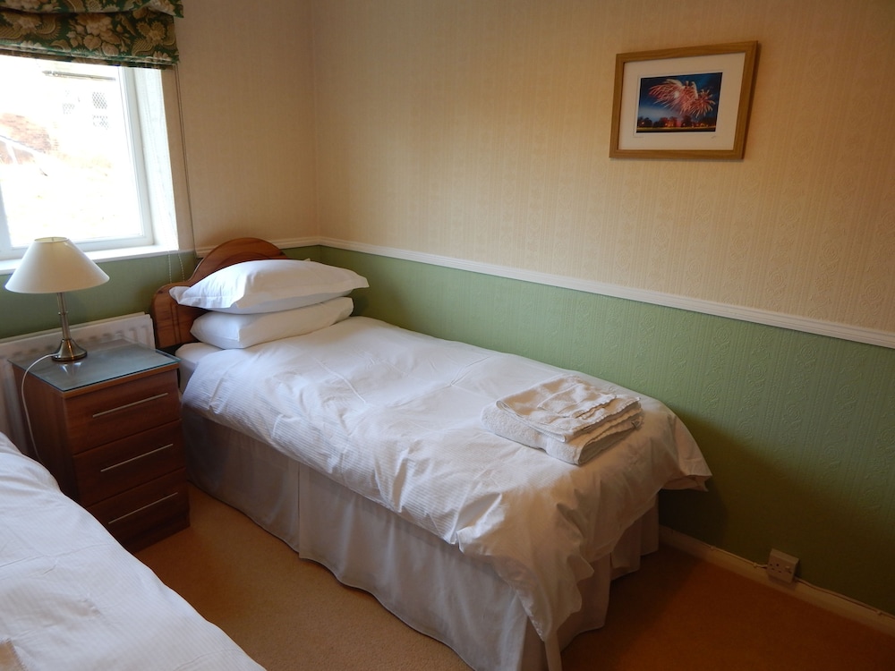 Twin Room, Ensuite (Garden View) photo 2