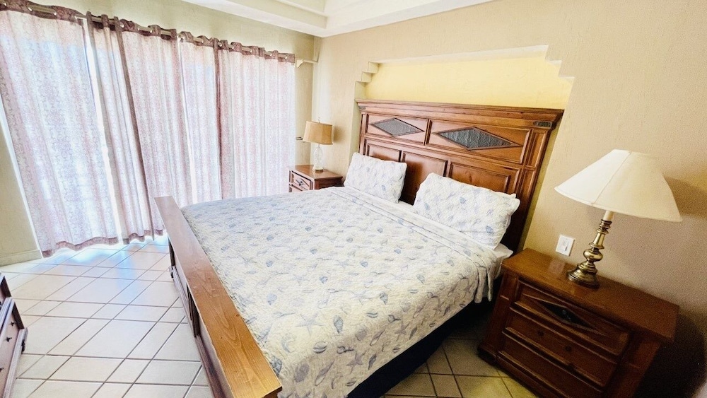 Condo, 2 Bedrooms