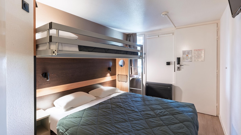 Standard Room, Multiple Beds photo 3