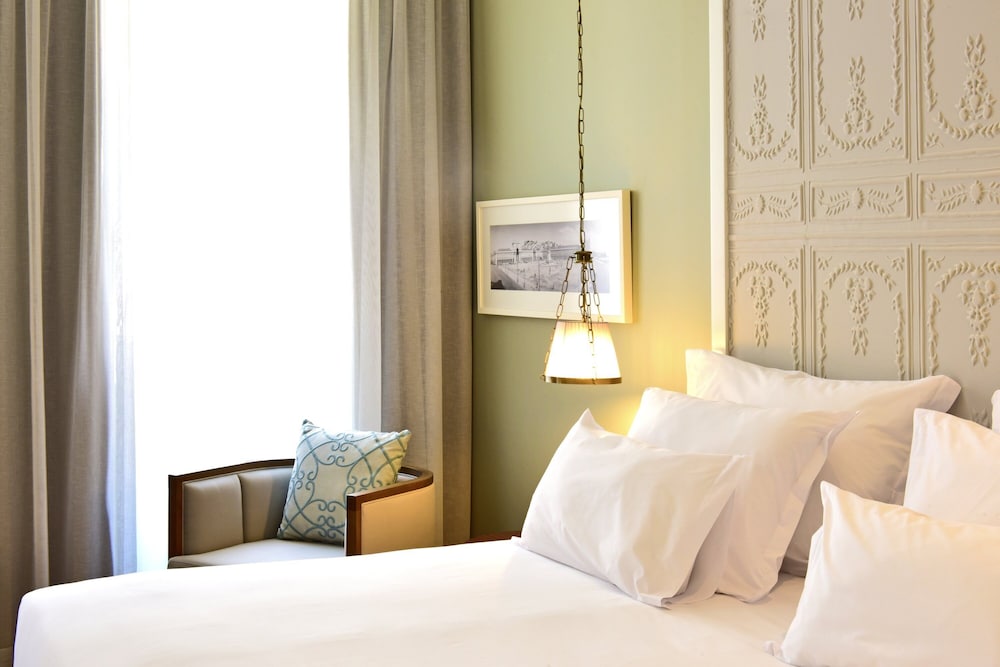 Superior Room (King Size Bed)